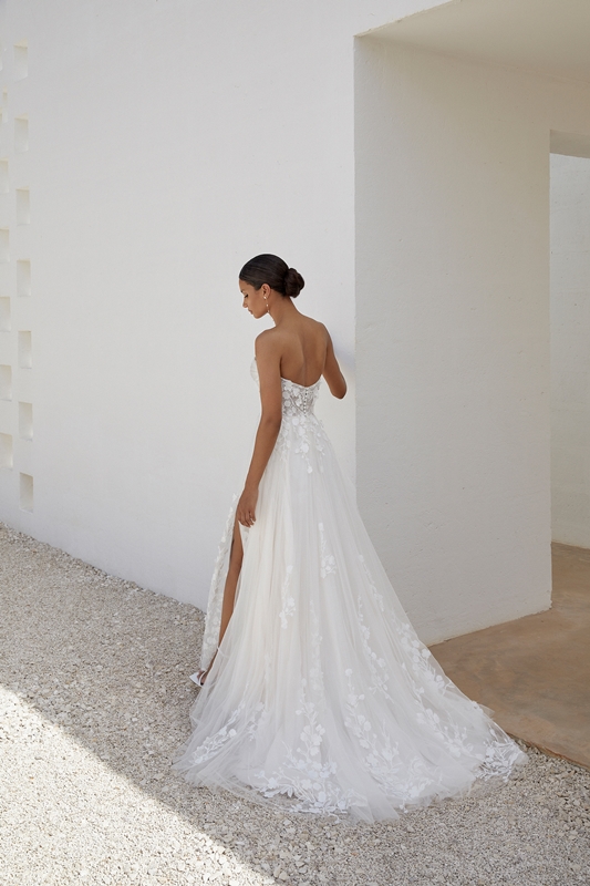 abito sposa leggero con rami di pizzo e tulle economico da effetto sposa parma