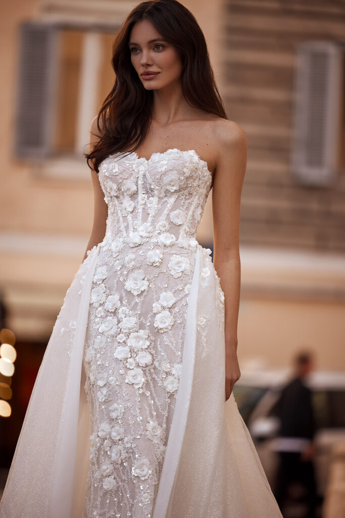 abito da sposa con corpetto e coda staccabile a parma da effetto sposa atelier